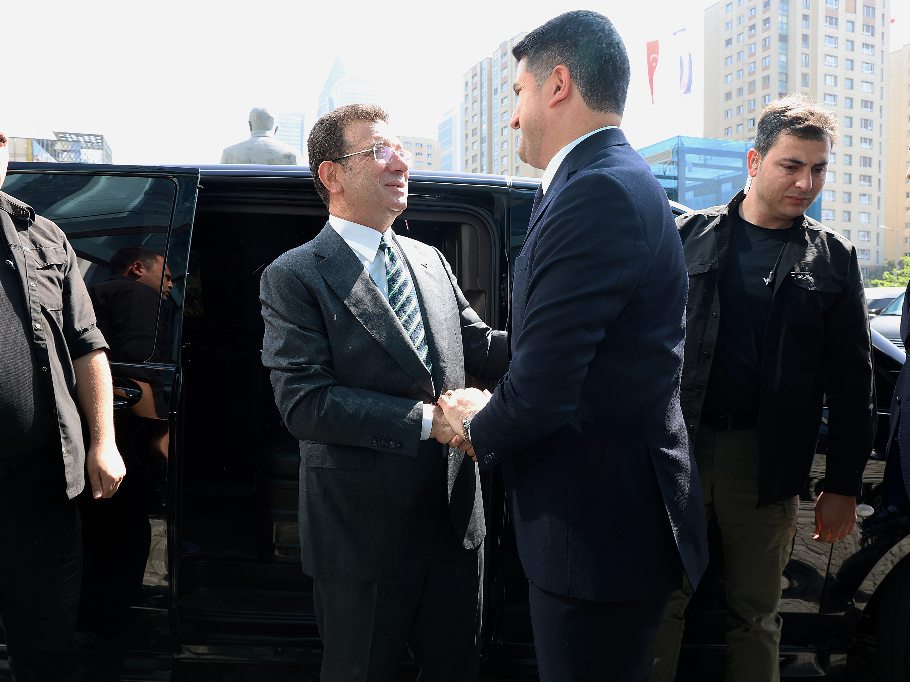 İstanbul Büyükşehir Belediye Başkanı Ekrem İmamoğlu, Ataşehir Belediyesi'ni Ziyaret Etti