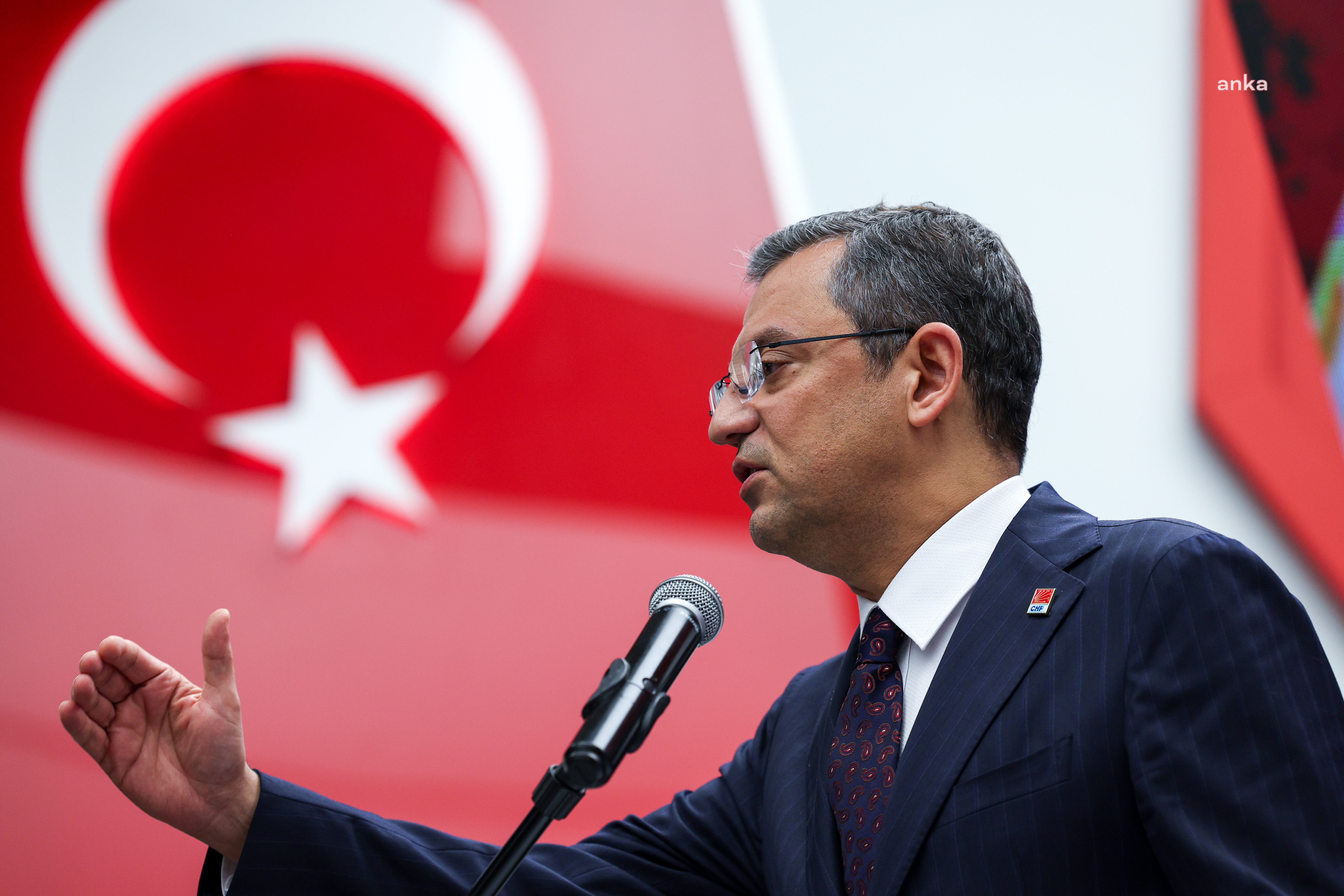 ÖZGÜR ÖZEL: “ANADOLU’NUN DÖRT BİR YANINDA DİRENİŞİN BAŞLAMASINA ÖNCÜLÜK EDEN HASAN TAHSİN’İ RAHMETLE ANIYORUM”